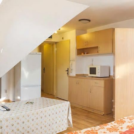 Stay Nexus Near Airport Sofia Esterno foto