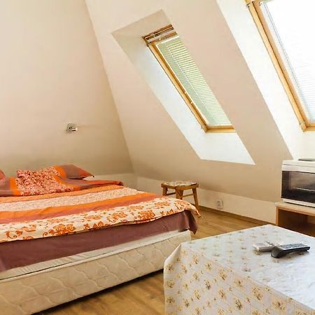 Stay Nexus Near Airport Sofia Esterno foto