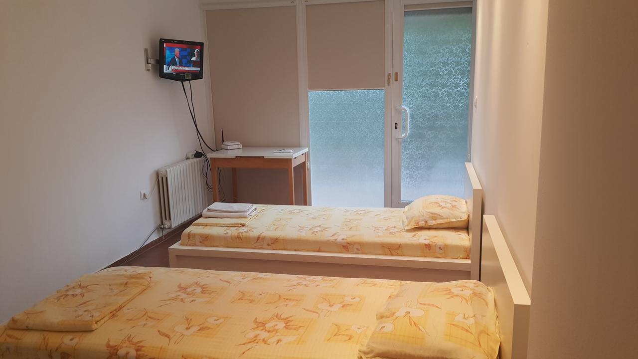 Stay Nexus Near Airport Sofia Esterno foto
