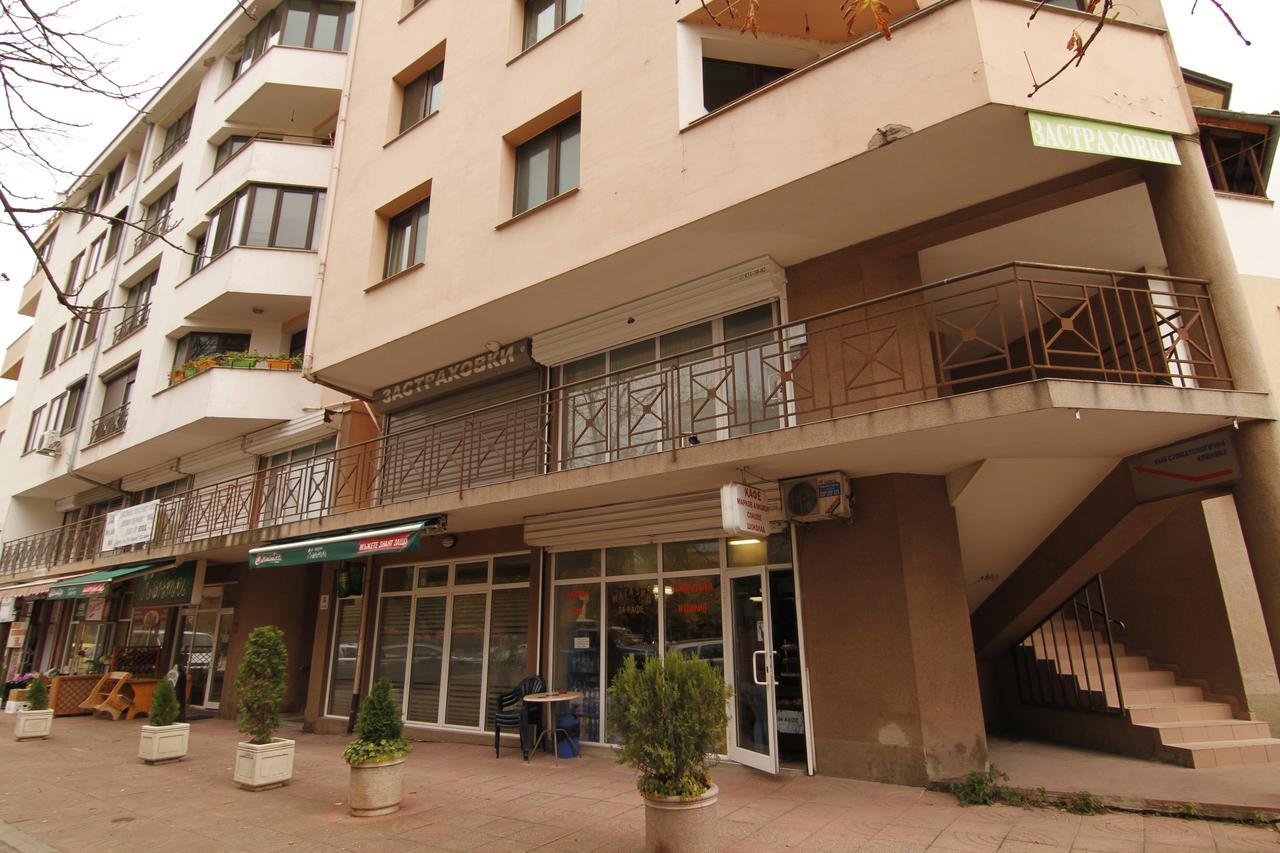 Stay Nexus Near Airport Sofia Esterno foto