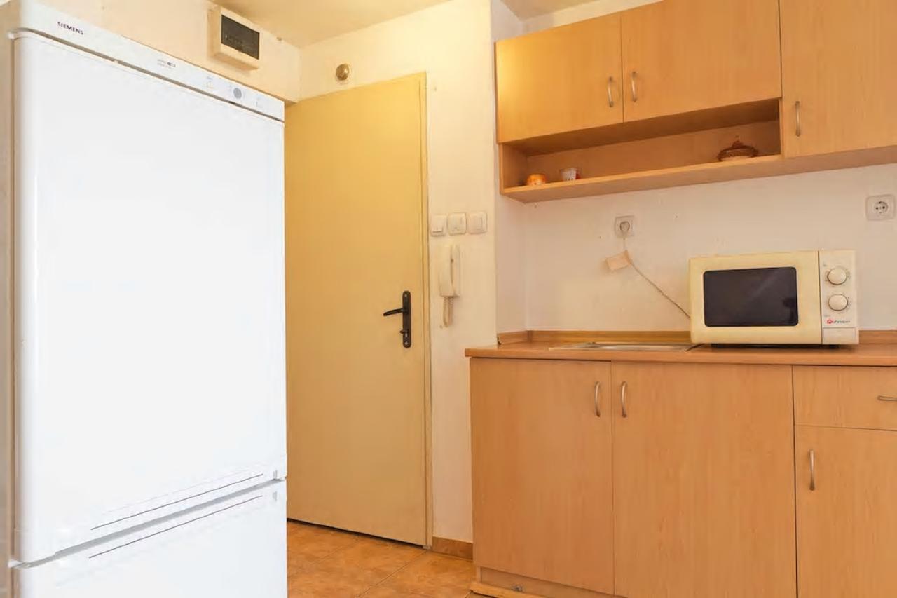 Stay Nexus Near Airport Sofia Esterno foto
